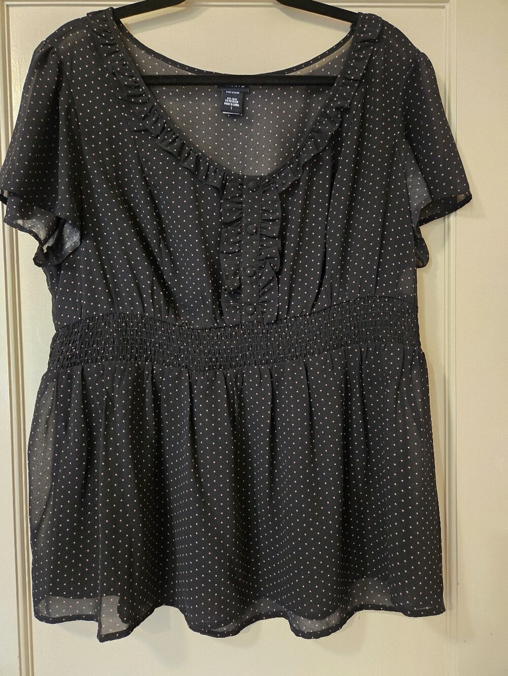 torrid Size 1 Black Microdot Ruffle-Front Peplum Top